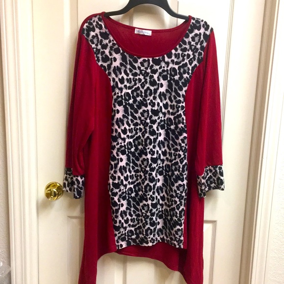 Man Xi Shang Tops - 🐆RED LEOPARD TUNIC TOP